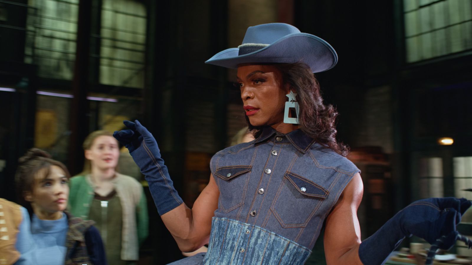 Kinky Boots, theatre trailer for Studio Twenty. Colour grade by Anibal Castaño, Grade by Humans (still 8)