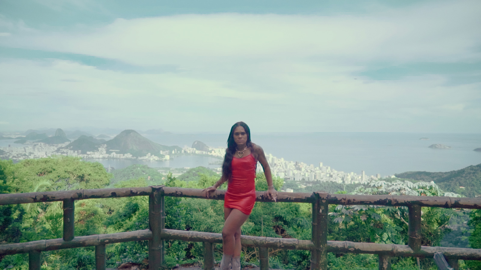 LUA, music video directed by Joseph Wilson for Nowness. Colour grade by Anibal Castaño, Grade by Humans (still 1)