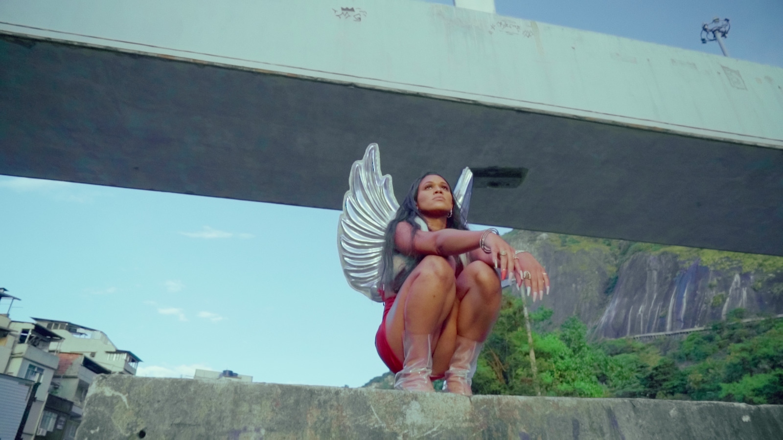 LUA, music video directed by Joseph Wilson for Nowness. Colour grade by Anibal Castaño, Grade by Humans (still 9)