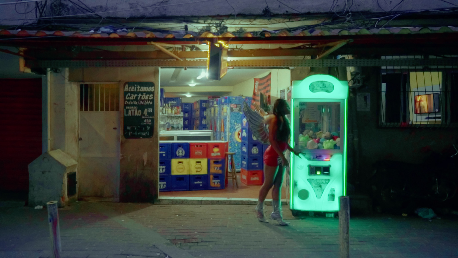LUA, music video directed by Joseph Wilson for Nowness. Colour grade by Anibal Castaño, Grade by Humans (still 10)