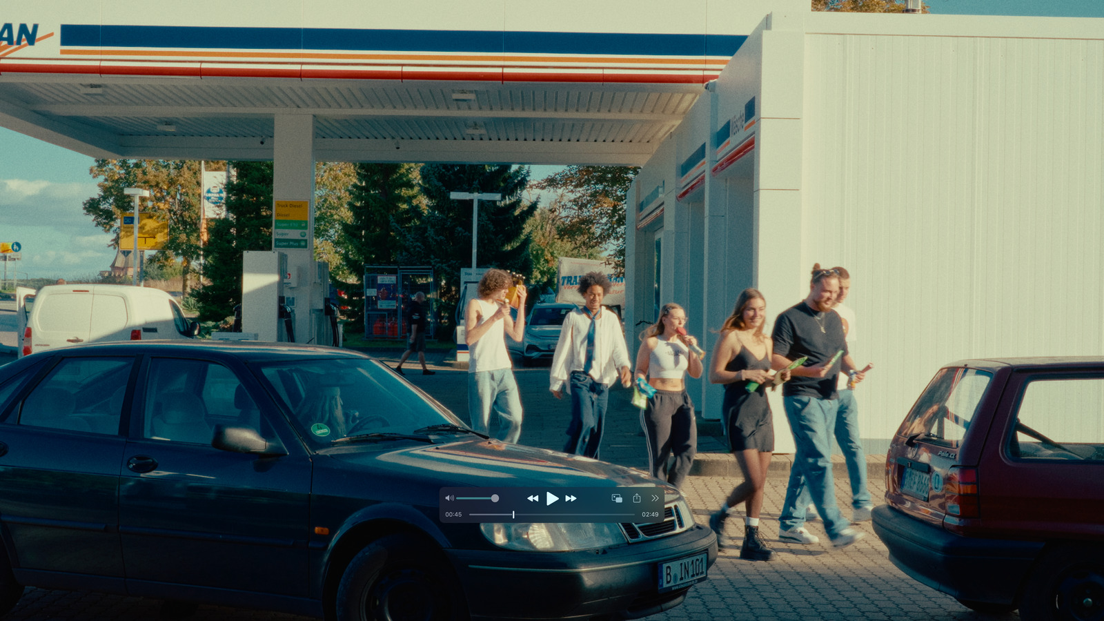 Rose, music video directed by voidform for @leereflascheleeresherz. Colour grade by Anibal Castaño, Grade by Humans (still 9)