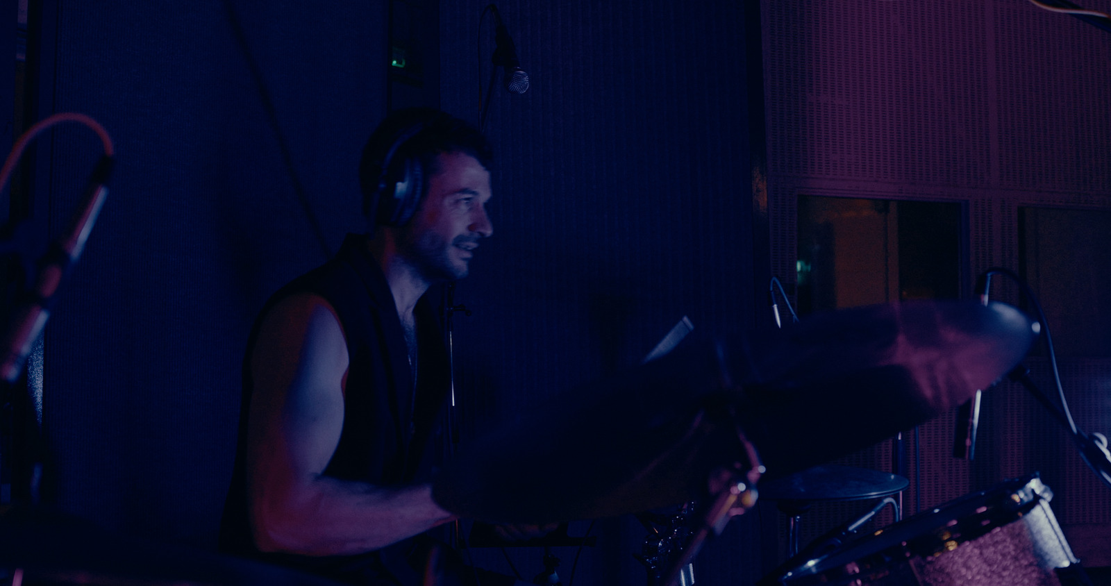 Street Violence × Tom Rasmussen, live performance directed by Joseph Wilson for Abbey Road × Gay Times. Colour grade by Anibal Castaño, Grade by Humans (still 8)