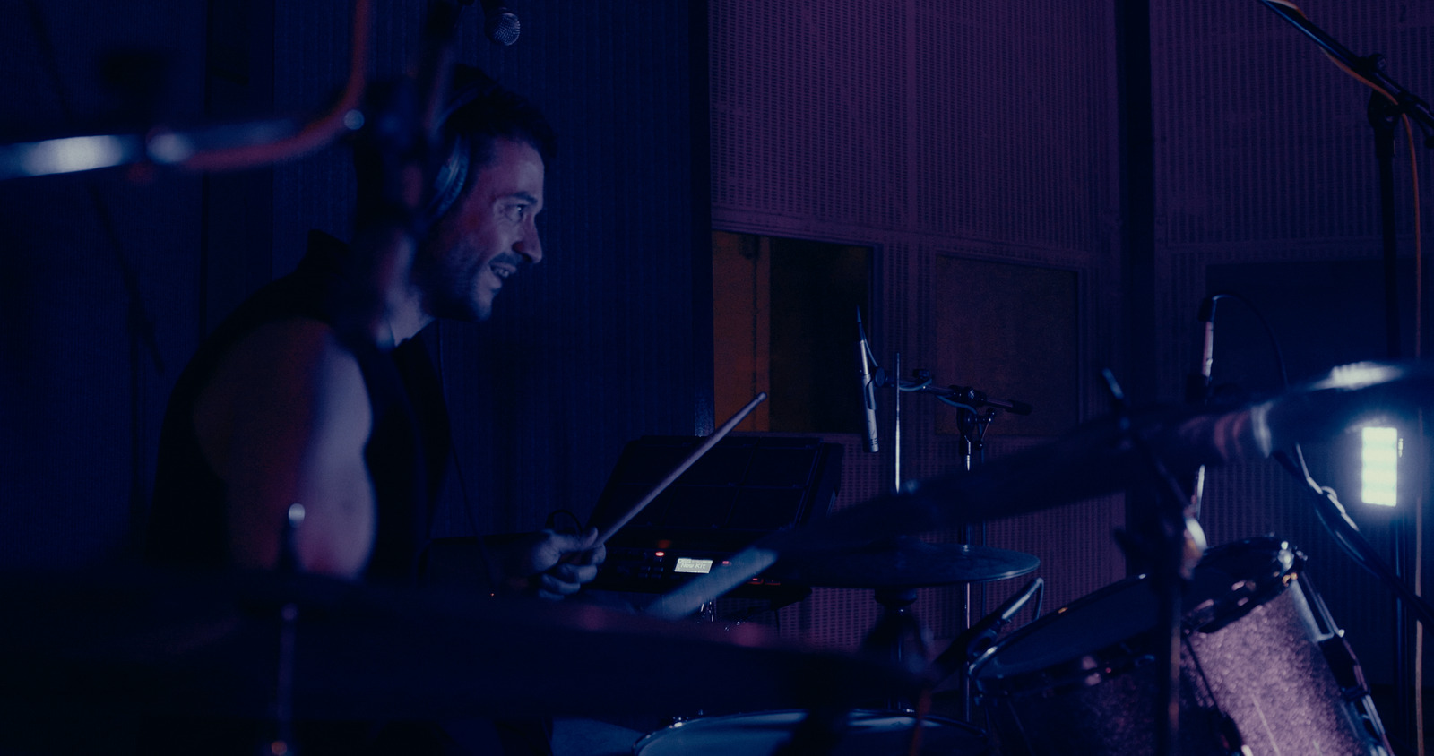 Street Violence × Tom Rasmussen, live performance directed by Joseph Wilson for Abbey Road × Gay Times. Colour grade by Anibal Castaño, Grade by Humans (still 9)