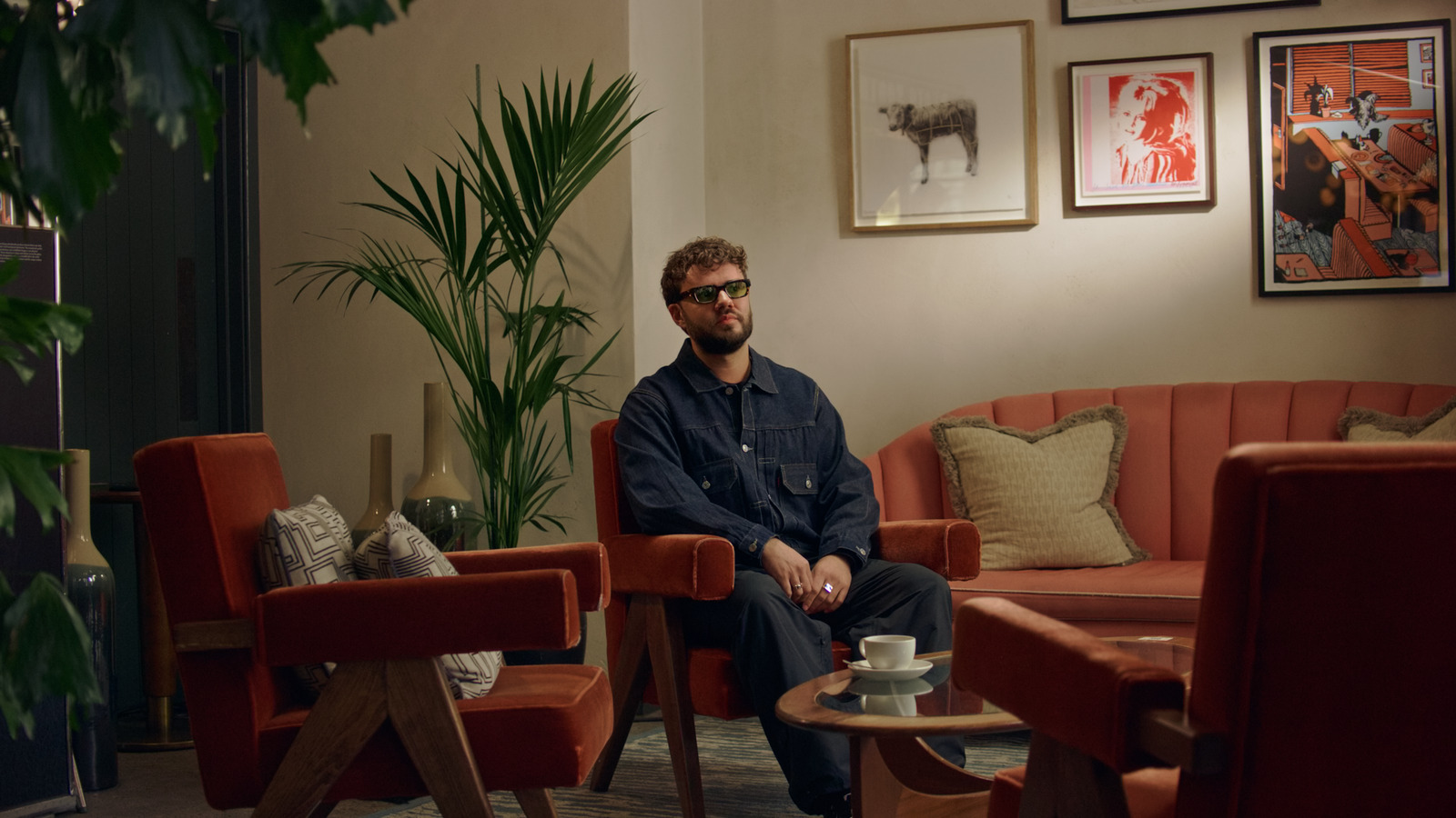 The Localist, commercial directed by Damola Oladapo for The Hoxton Hotel. Colour grade by Anibal Castaño, Grade by Humans (still 4)