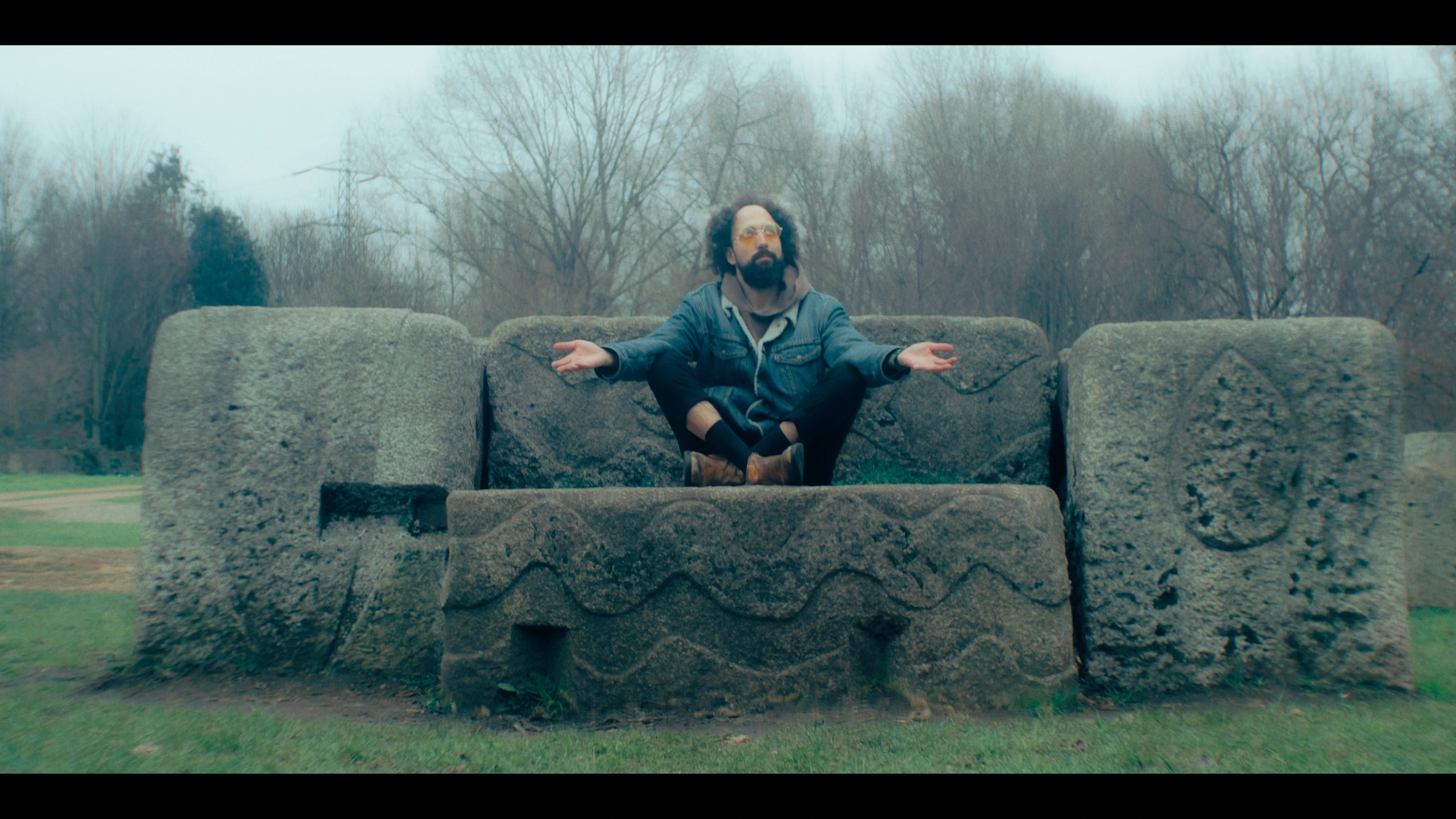 Casual Stream, music video. Cinematography by Anibal Castaño, still 18