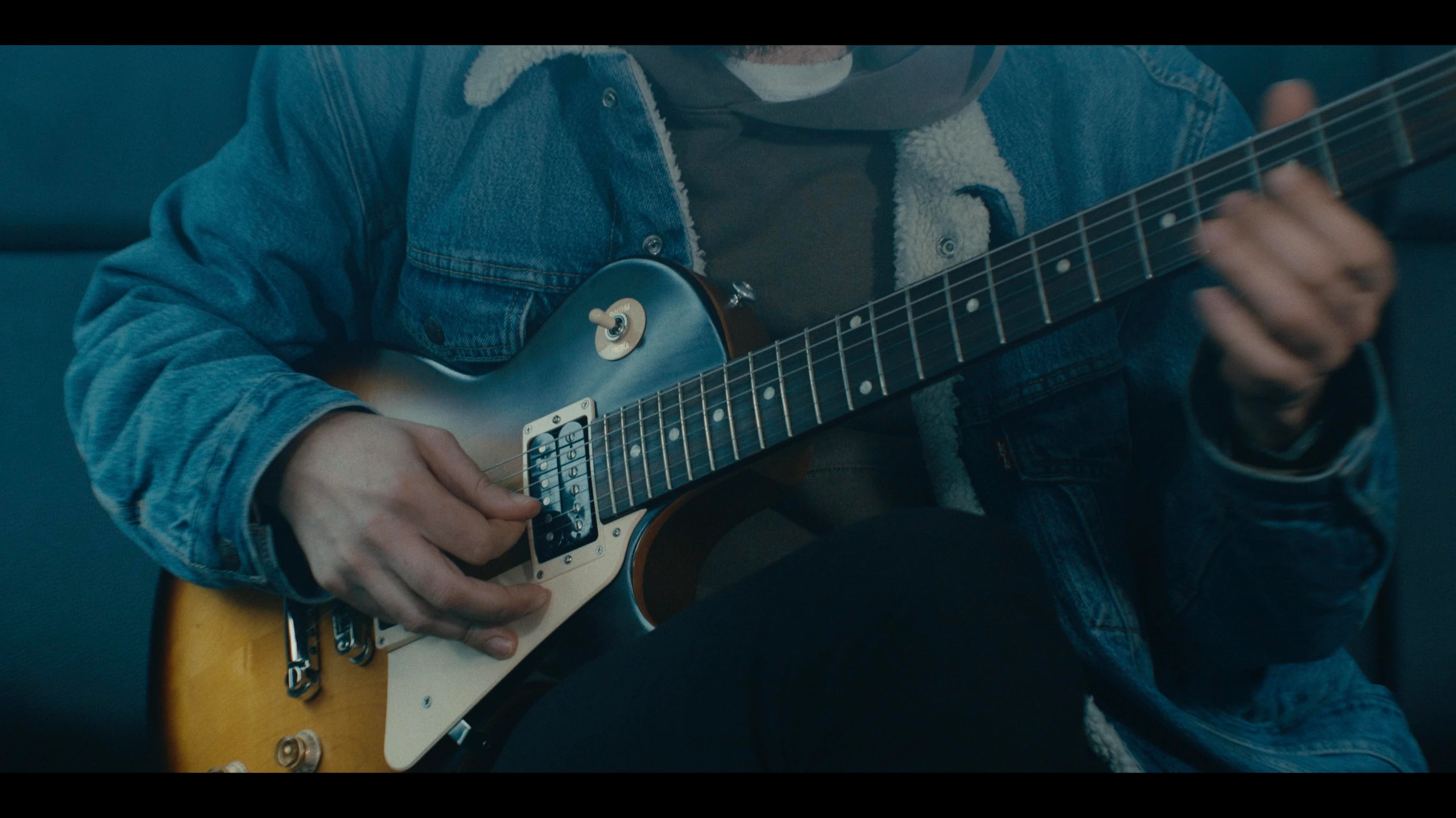 Casual Stream, music video. Cinematography by Anibal Castaño, still 14