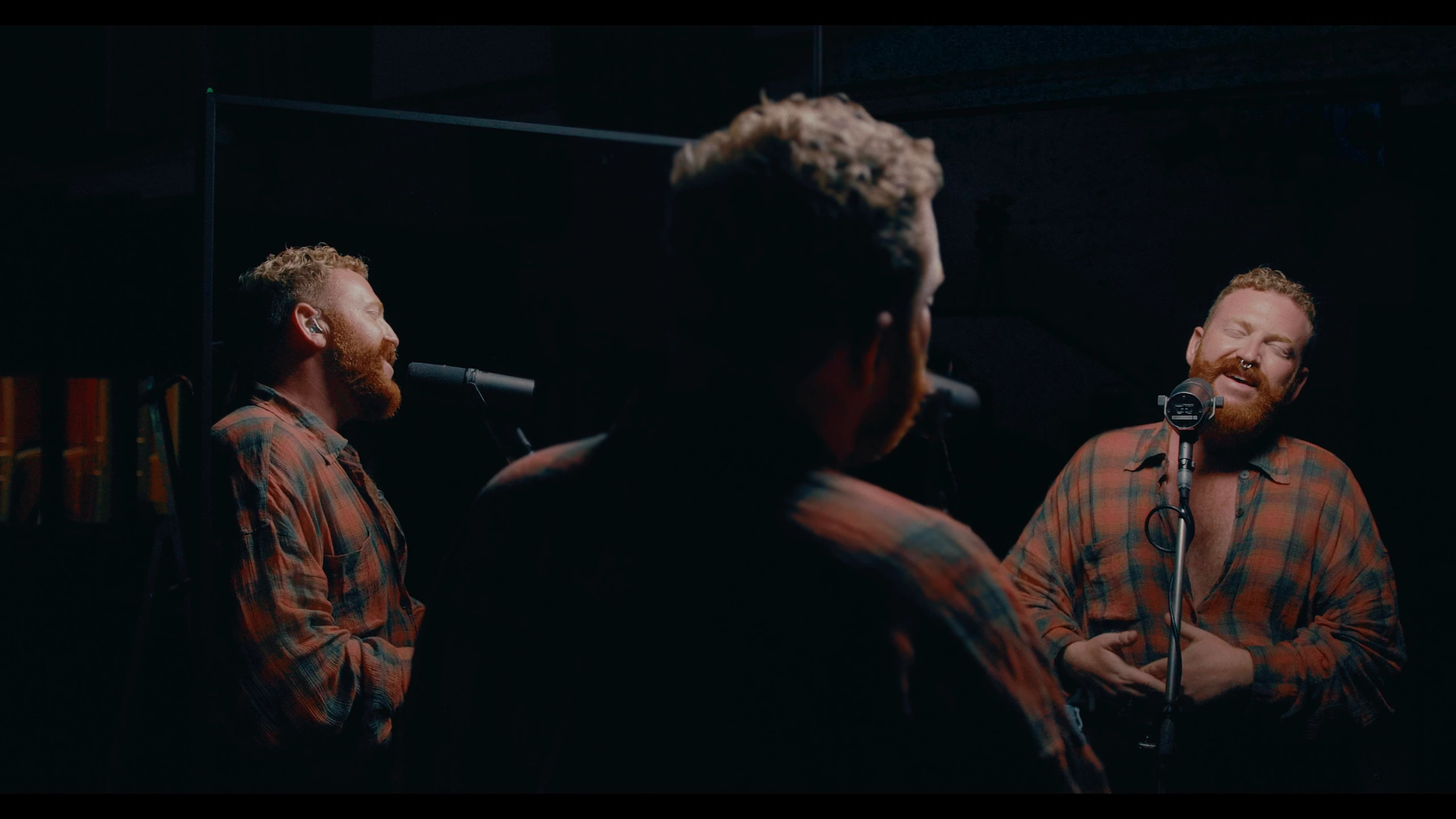 Dysphoria — Tom Rasmussen, live performance directed by Joseph Wilson. Cinematography by Anibal Castaño, still 6