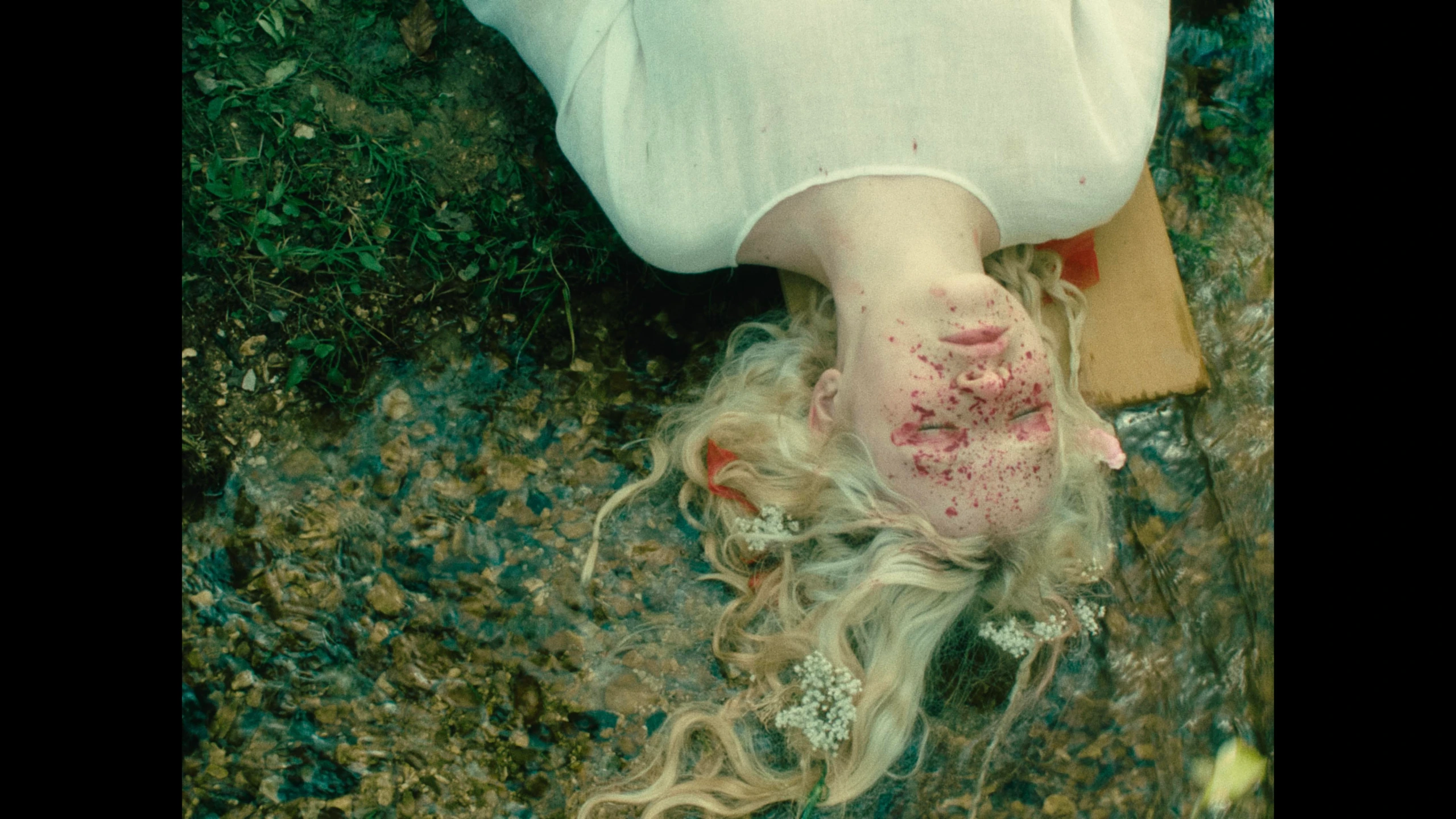 NOM, short film directed by Ananda Siml. Cinematography by Anibal Castaño, still 4
