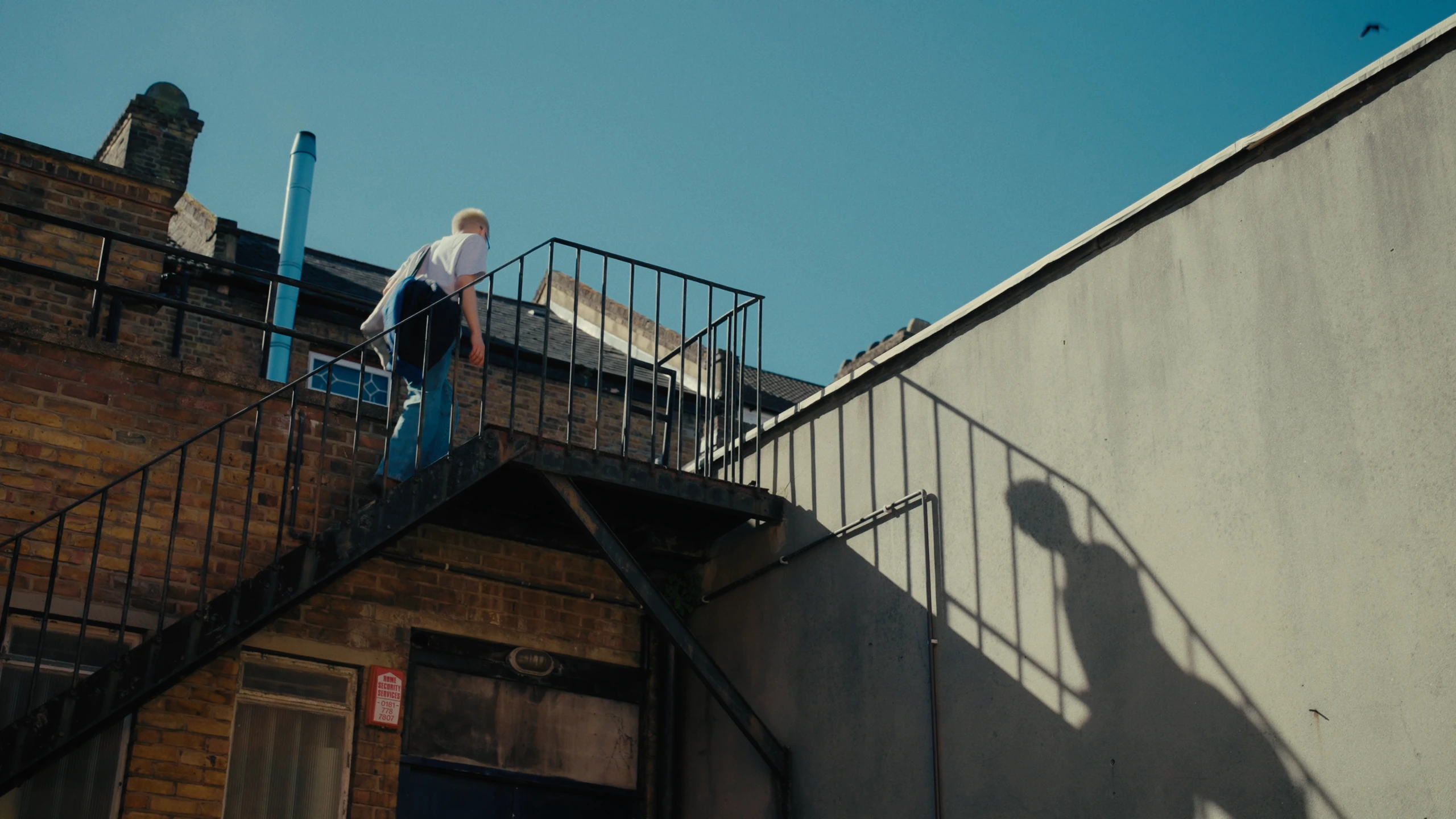 Nurbolot for Pink Noise and Rainbow Migration. Cinematography by Anibal Castaño, still 9