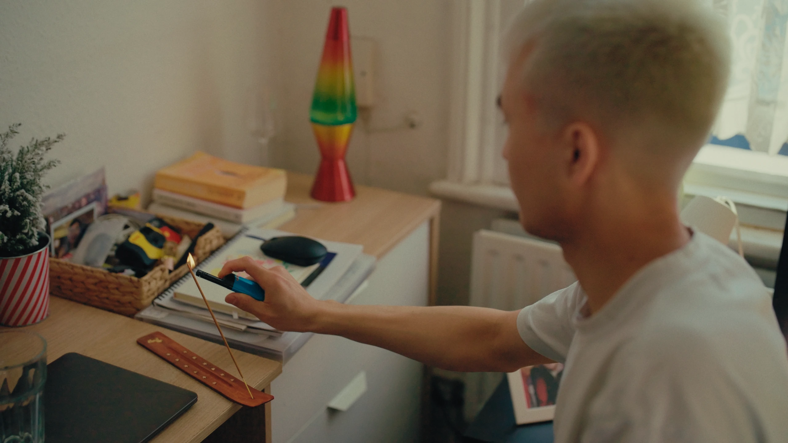 Nurbolot for Pink Noise and Rainbow Migration. Cinematography by Anibal Castaño, still 3