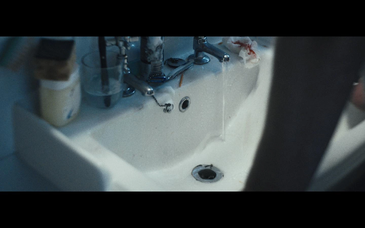 Oh Phelia, What Have You Done, short film directed by Ananda Siml. Cinematography by Anibal Castaño, still 11