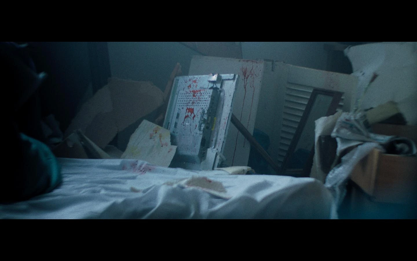 Oh Phelia, What Have You Done, short film directed by Ananda Siml. Cinematography by Anibal Castaño, still 31