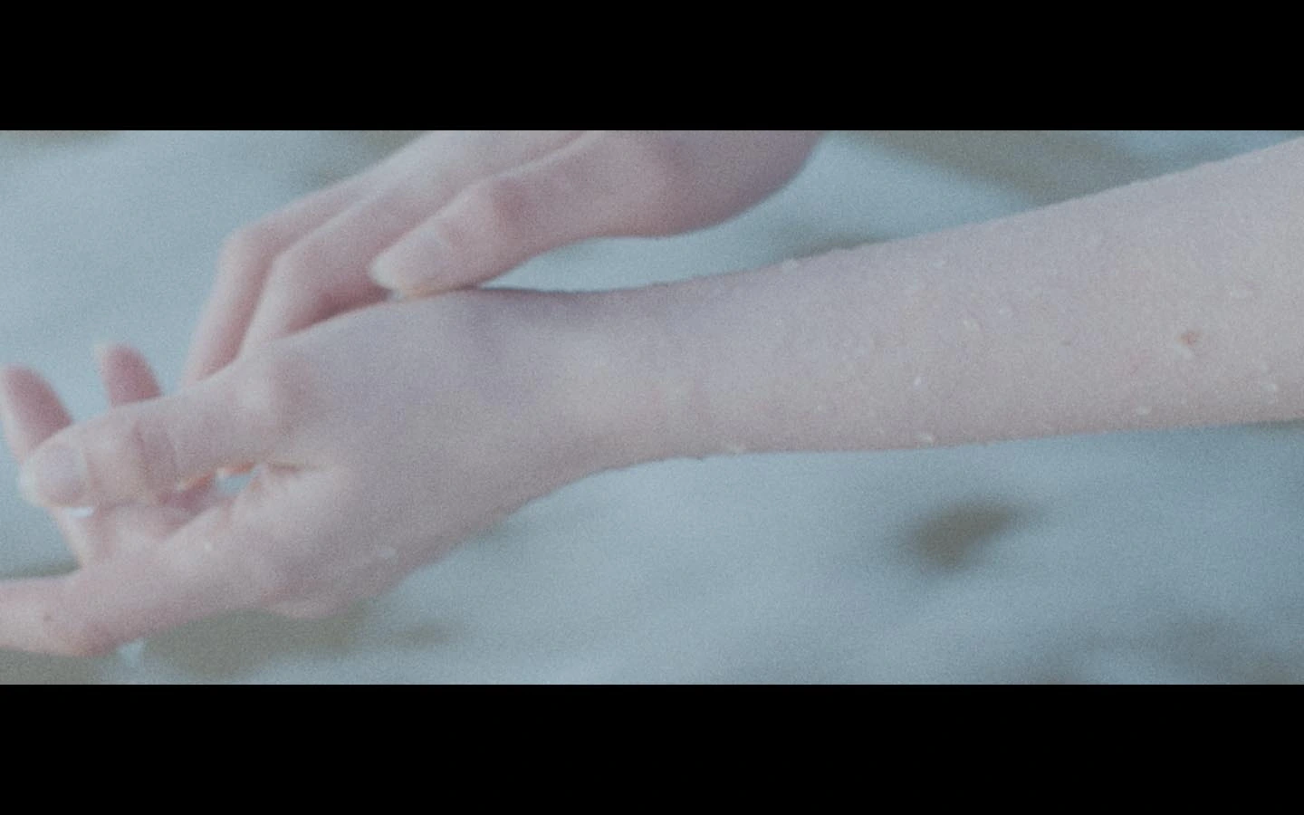 Oh Phelia, What Have You Done, short film directed by Ananda Siml. Cinematography by Anibal Castaño, still 24