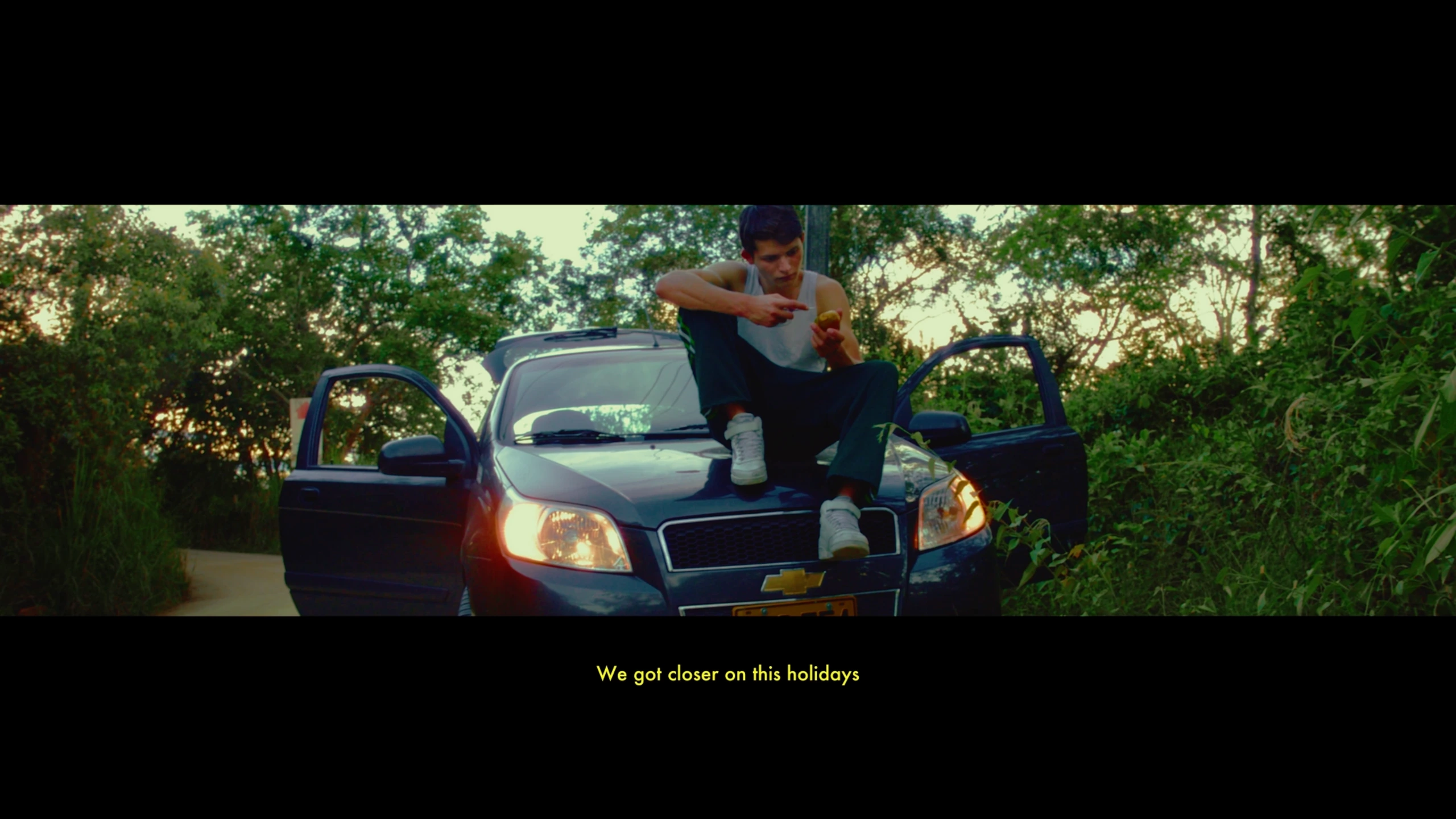 To Peel A Tangerine, short film directed by Valeria Martínez. Cinematography by Anibal Castaño, still 5