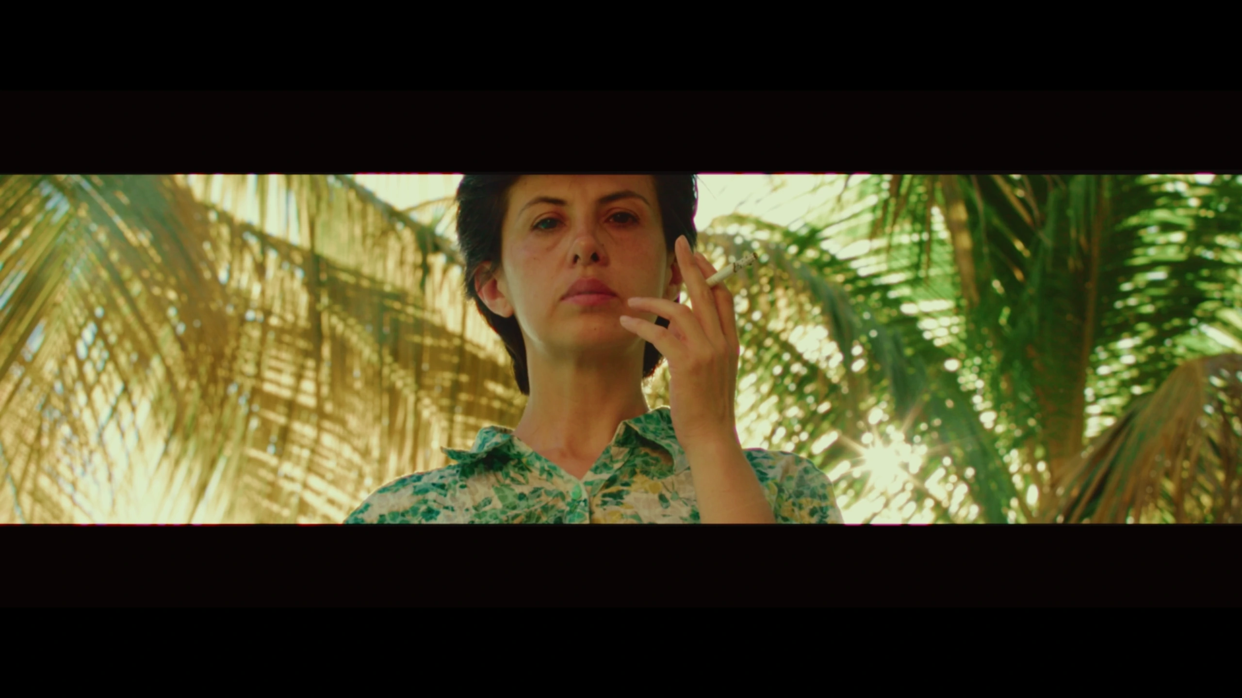 To Peel A Tangerine, short film directed by Valeria Martínez. Cinematography by Anibal Castaño, still 7
