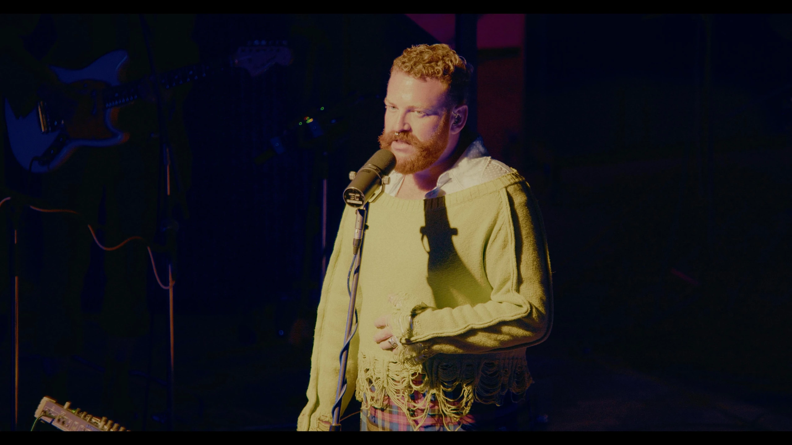 Street Violence — Tom Rasmussen, live performance directed by Joseph Wilson. Cinematography by Anibal Castaño, still 5