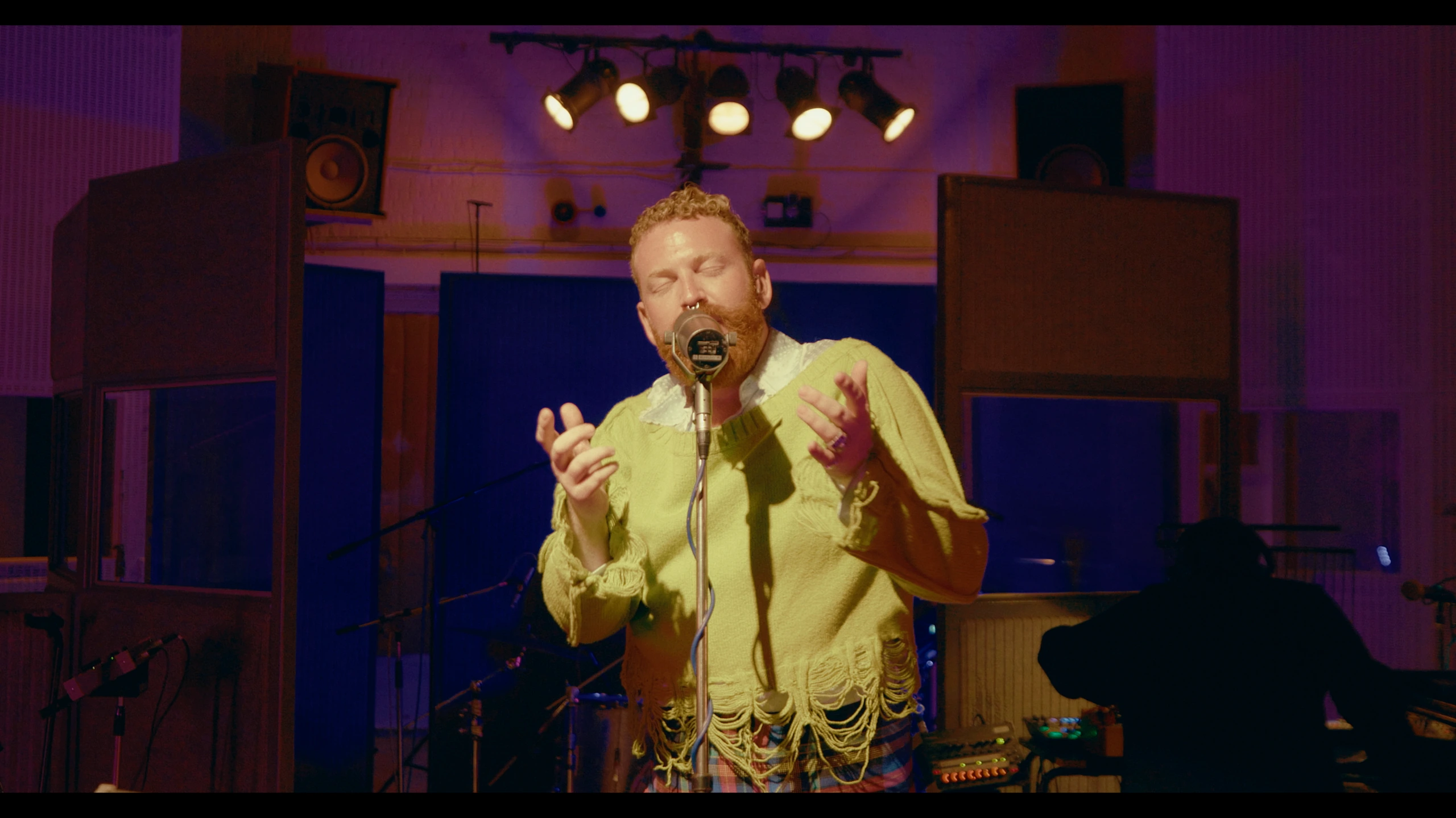 Street Violence — Tom Rasmussen, live performance directed by Joseph Wilson. Cinematography by Anibal Castaño, still 2