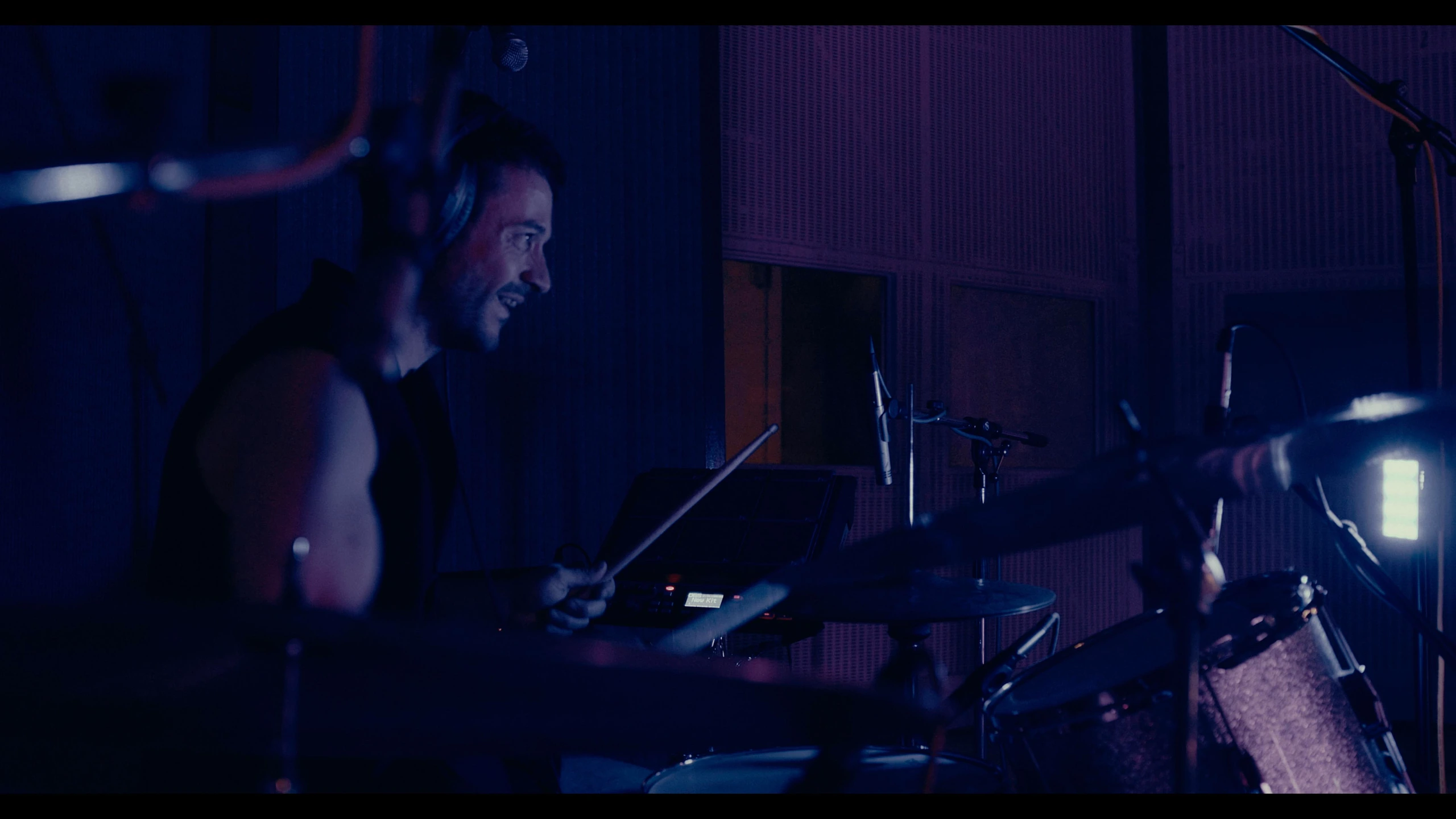 Street Violence — Tom Rasmussen, live performance directed by Joseph Wilson. Cinematography by Anibal Castaño, still 10